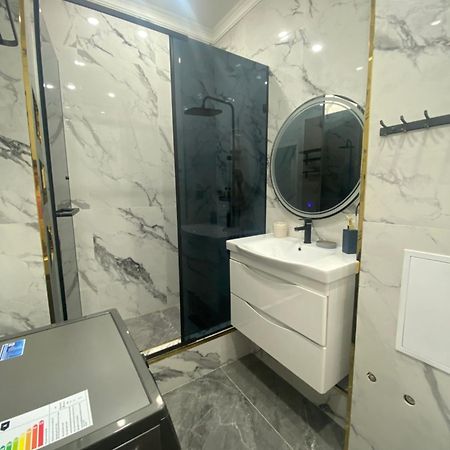 Двух Комнатная Квартира Люкс Karagandy Exterior foto